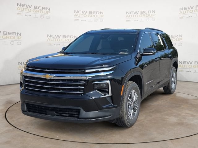 2026 Chevrolet Traverse LT in Mosaic Black Metallic — front three-quarter view
