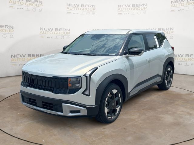 2027 Kia Seltos EX in Ivory Silver — front three-quarter view