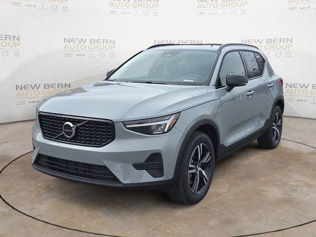 2026 Volvo XC40 B5 Core in Gray Metallic — front three-quarter view
